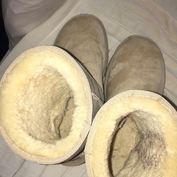 Uggs - Picture 4 of 4